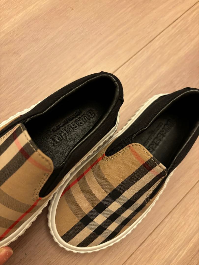 新品未使用 バーバリー キッズ シューズ 16cm 正規品 美品の写真2枚目