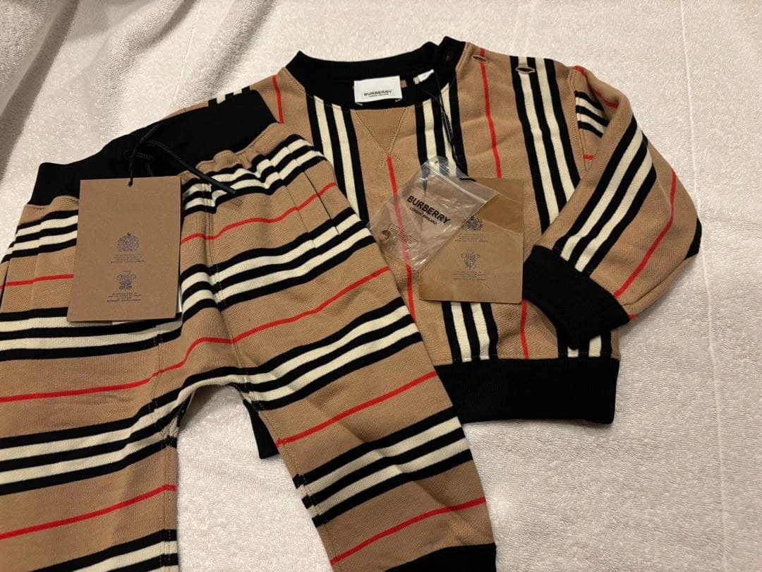 BURBERRY ベビー スウェットシャツとパンツセット 18M 新品タグ付き