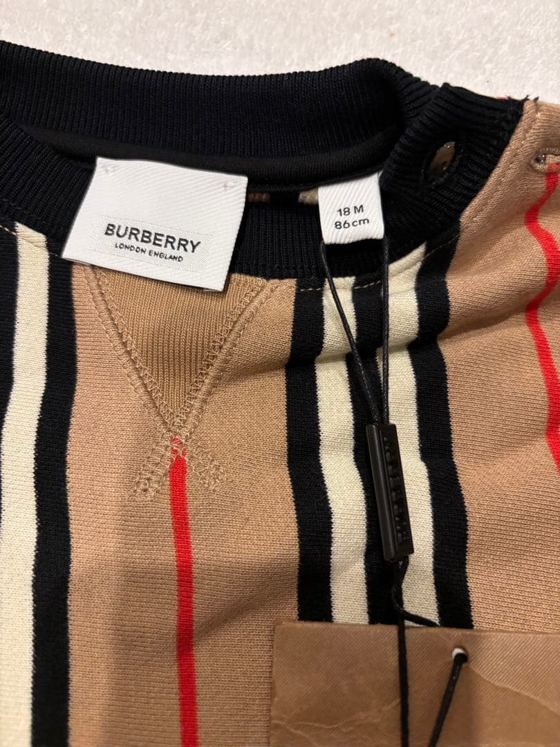 BURBERRY ベビー スウェットシャツとパンツセット 18M 新品タグ付きの写真3枚目