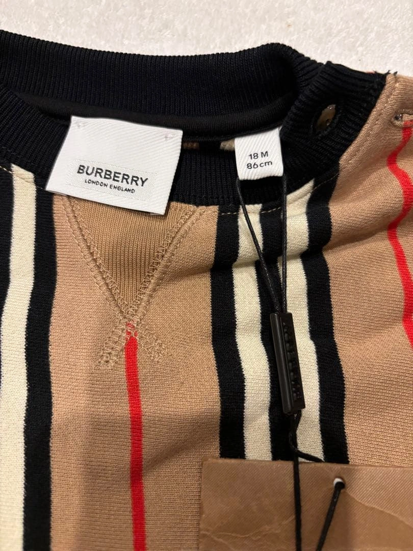 BURBERRY ベビー スウェットシャツとパンツセット 18M 新品タグ付きの写真3枚目