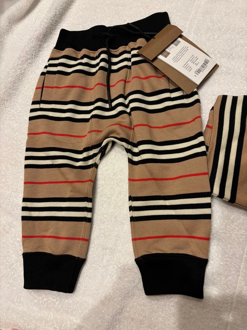 BURBERRY ベビー スウェットシャツとパンツセット 18M 新品タグ付きの写真4枚目