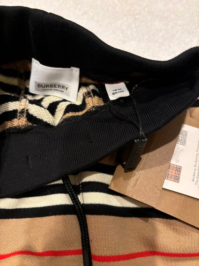 BURBERRY ベビー スウェットシャツとパンツセット 18M 新品タグ付きの写真5枚目