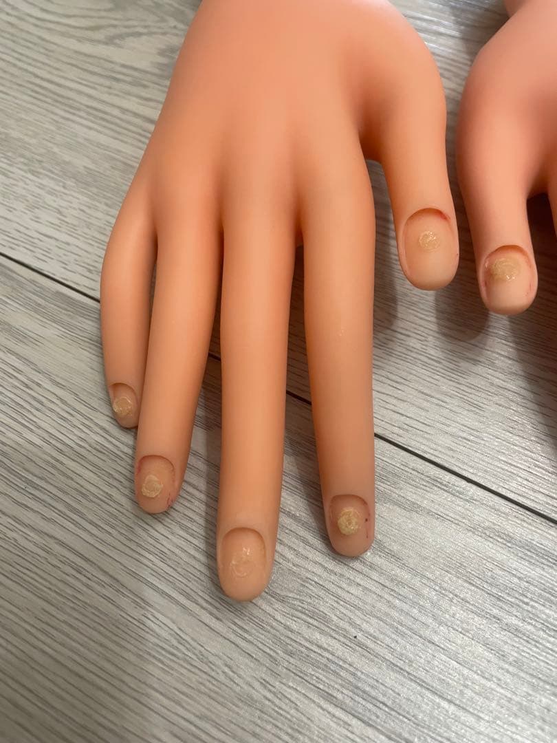 ネイル練習用手 肌色 標準サイズの写真3枚目