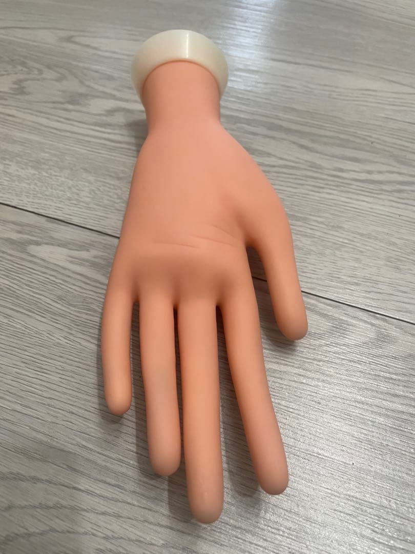 ネイル練習用手 肌色 標準サイズの写真5枚目