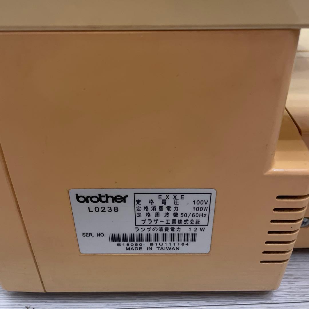 brother Katarina II ロックミシン フットペダル付きの写真7枚目