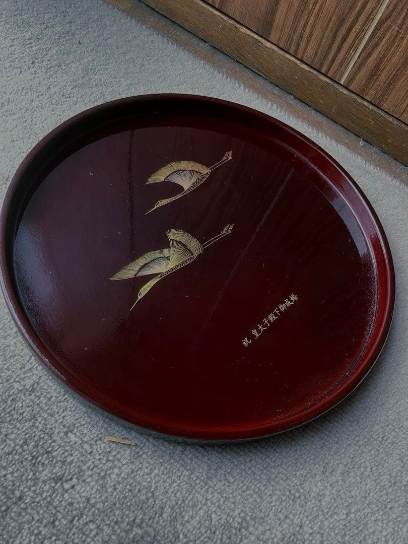 漆器 盆 赤色 鶴の模様