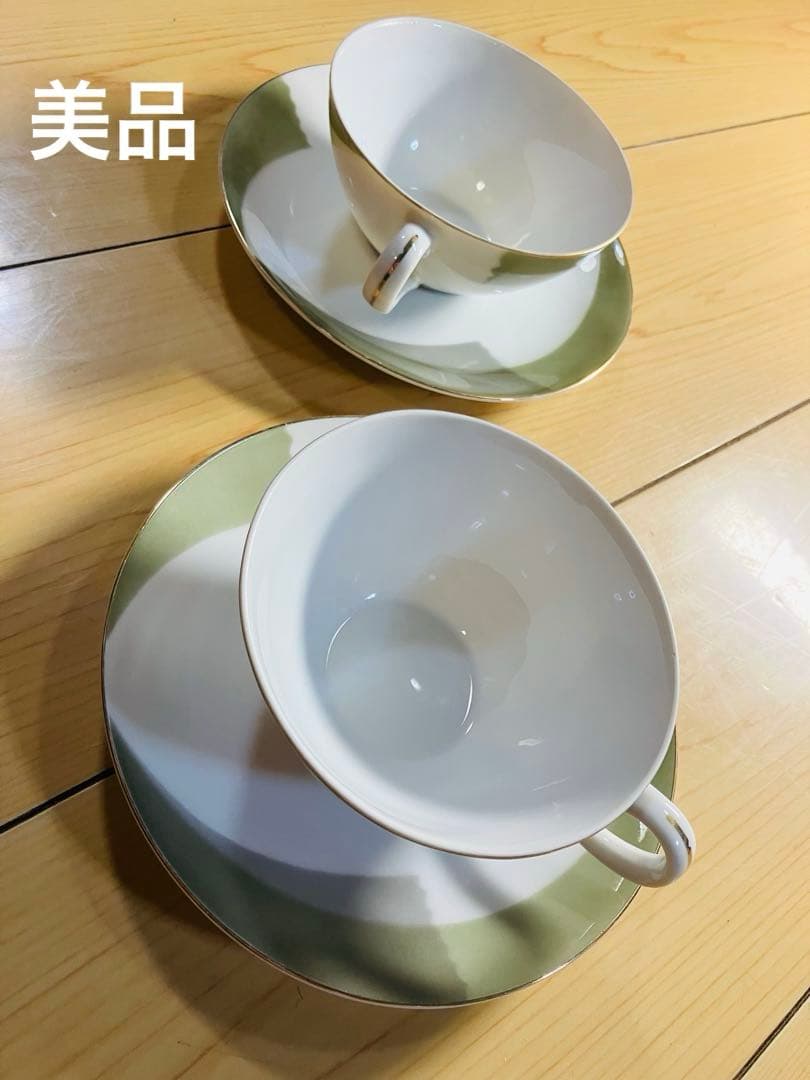 美品　ティーカップ・ソーサー 2セット ホワイト・モスグリーン