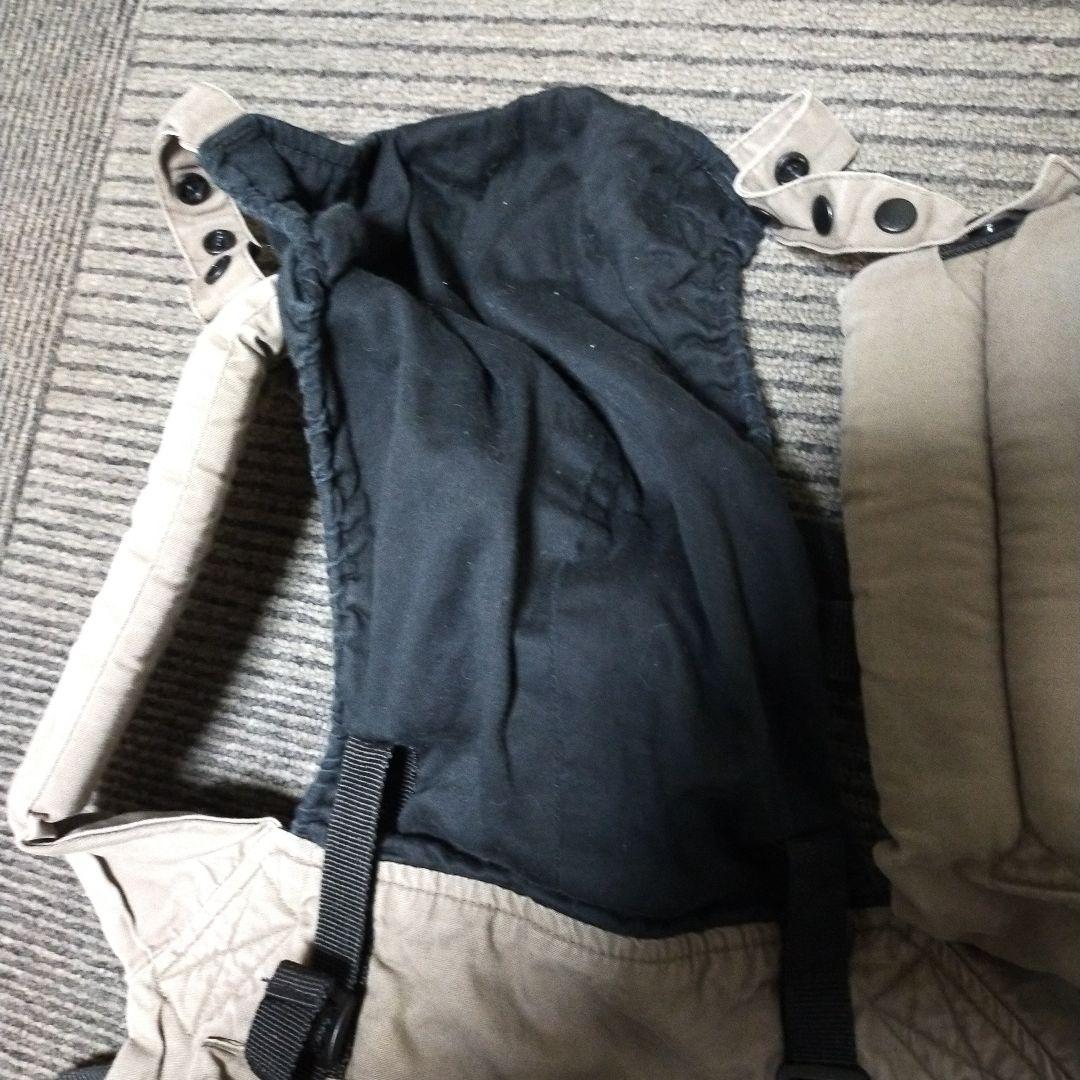 Ergobaby 抱っこ紐 ベージュと黒の写真7枚目