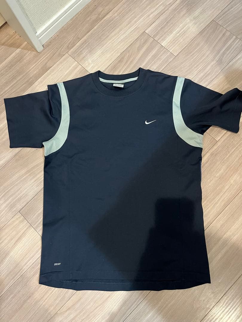 数回着用美品　NIKE半袖シャツM