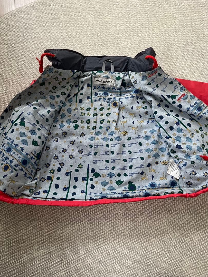 フランスで購入　赤の刺繍の可愛いジャンパー3歳の写真3枚目