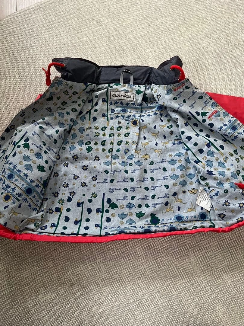 フランスで購入 赤の刺繍の可愛いジャンパー3歳の写真3枚目