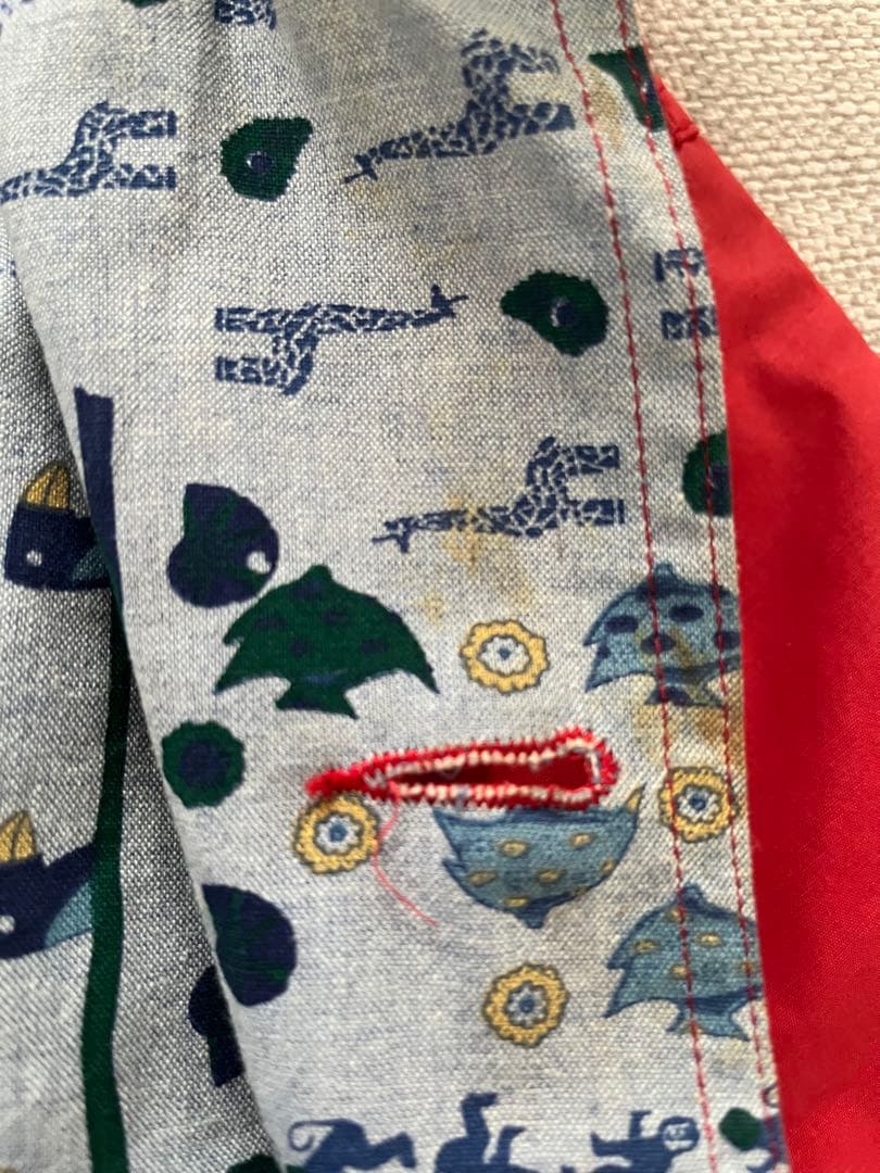 フランスで購入　赤の刺繍の可愛いジャンパー3歳の写真5枚目