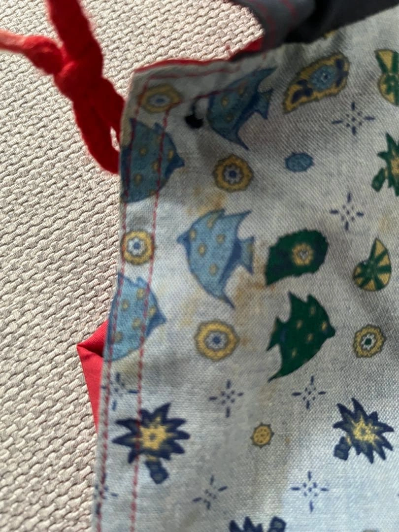 フランスで購入 赤の刺繍の可愛いジャンパー3歳の写真6枚目