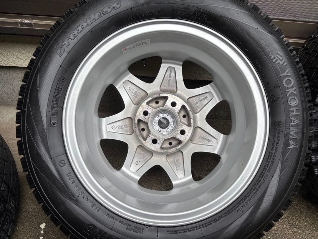 ヨコハマ iceGUARD スタッドレス タイヤ ホイール 4個セットの写真4枚目