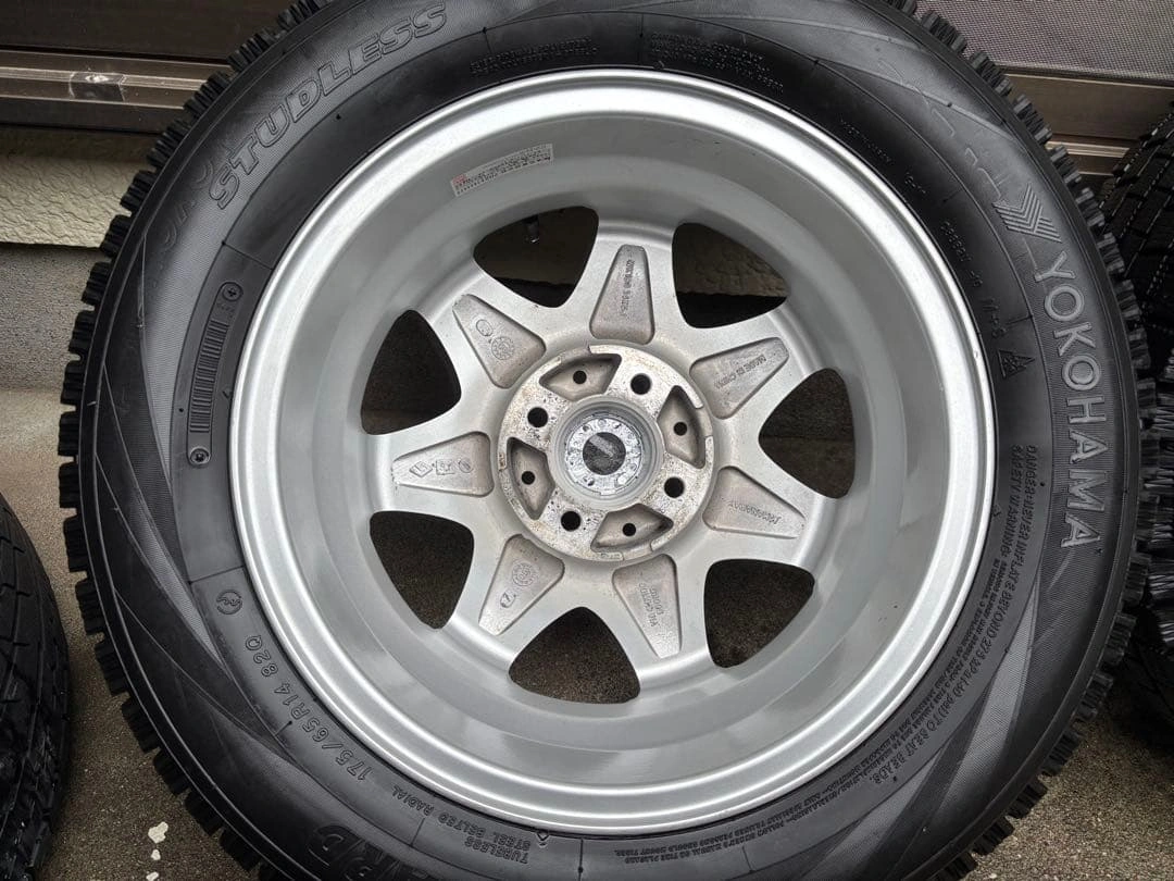 ヨコハマ iceGUARD スタッドレス タイヤ ホイール 4個セットの写真4枚目