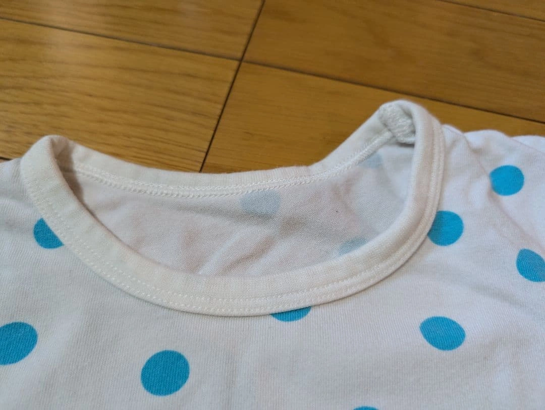 ユニクロ 水玉模様 クジラ刺繍 Tシャツ 110cmの写真2枚目