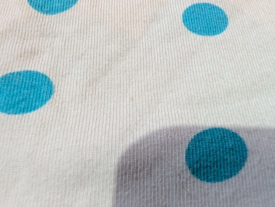 ユニクロ 水玉模様 クジラ刺繍 Tシャツ 110cmの写真3枚目