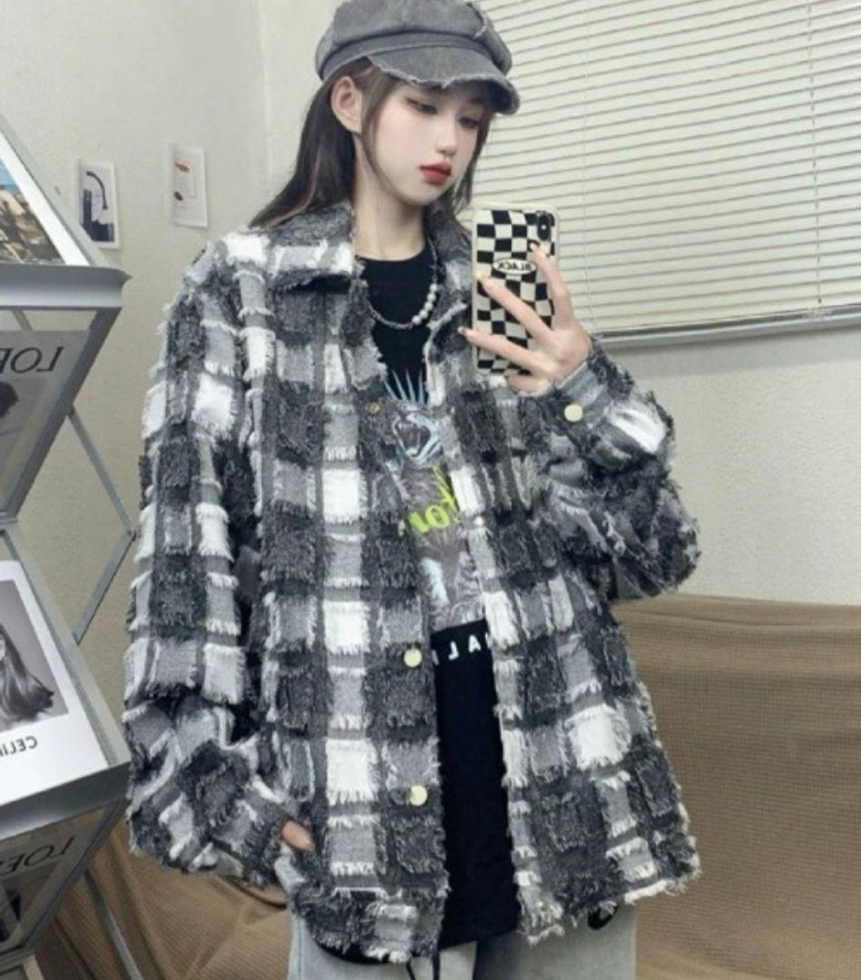 フリンジチェック柄ビッグシルエットシャツ　グレーの写真2枚目