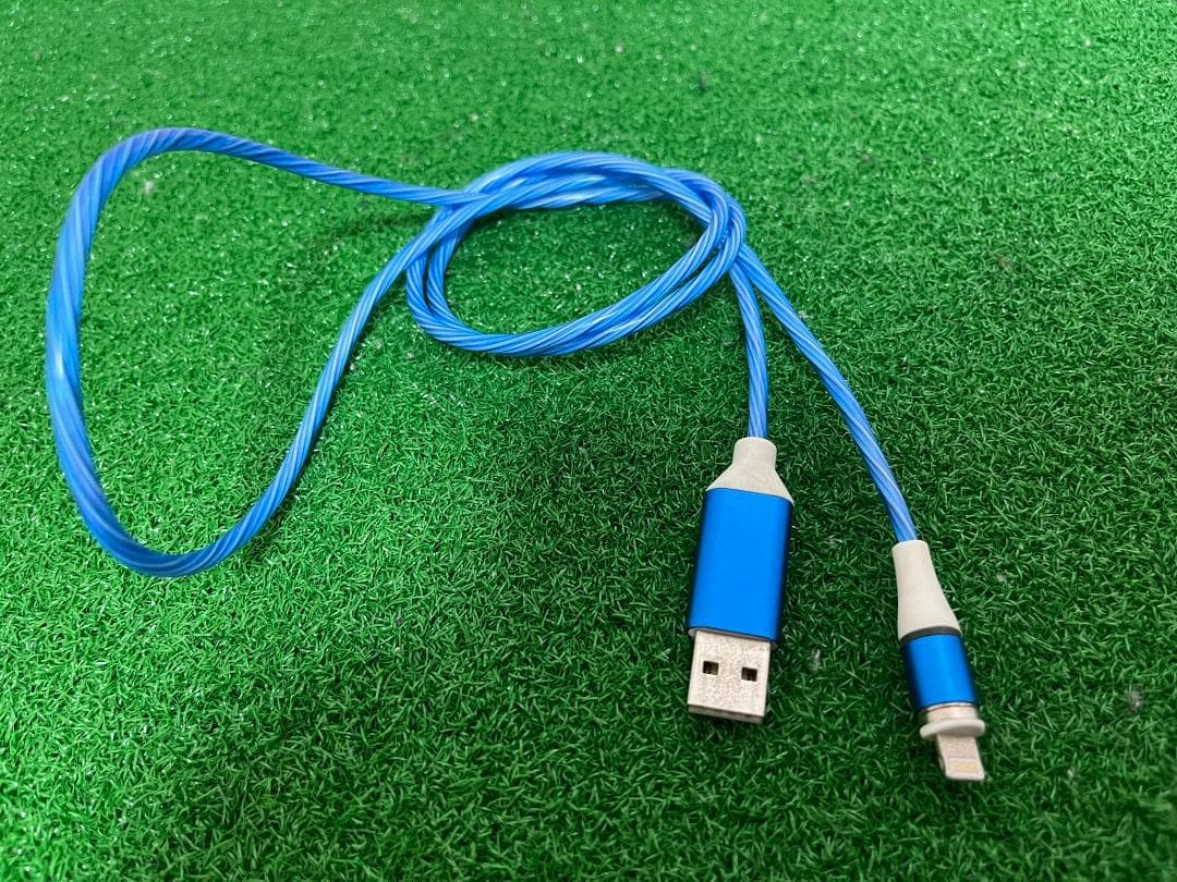 iPhone充電ケーブルの写真2枚目