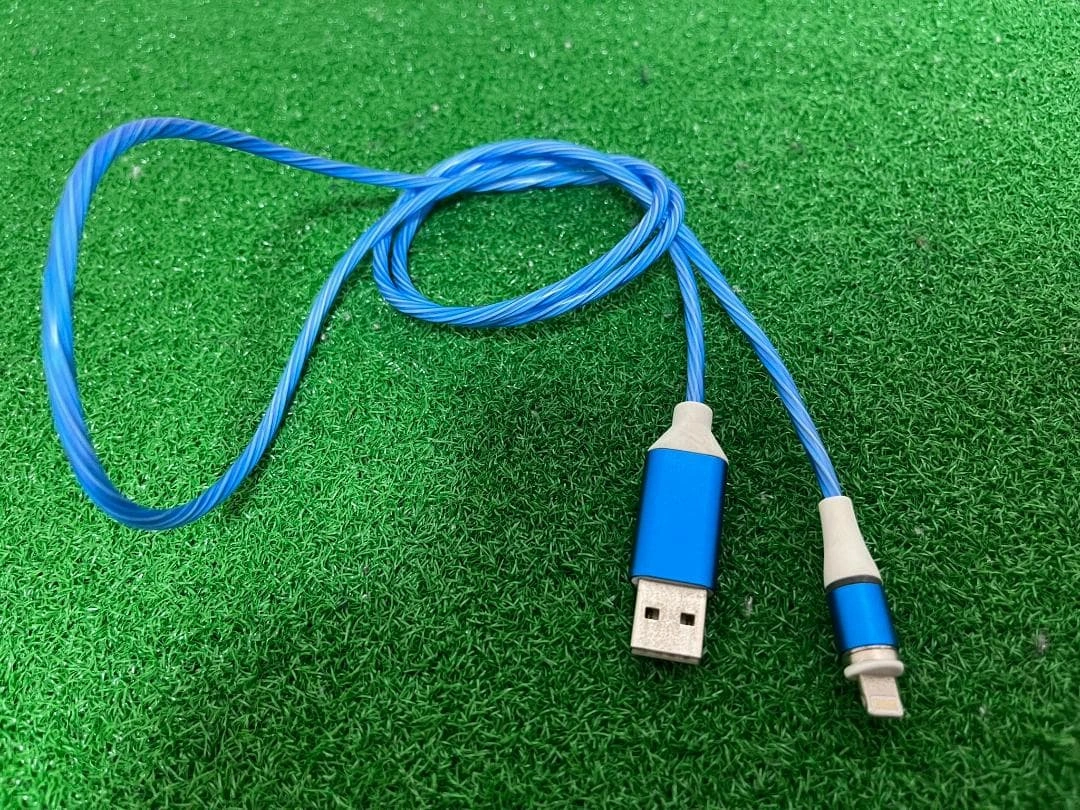 iPhone充電ケーブルの写真2枚目