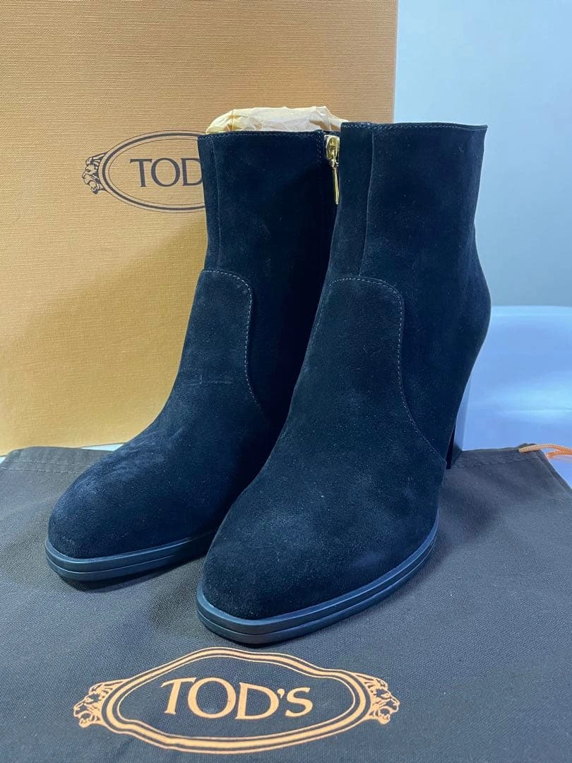 TOD'S トッズ スウェード ショートブーツ 訳ありの写真2枚目