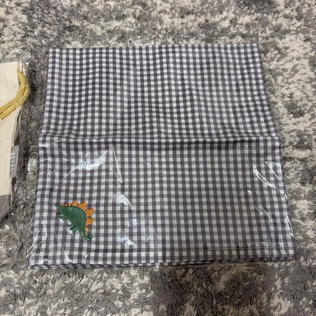 【新品4点セット】合計7480円 恐竜 弁当箱 巾着 フォークスプーン クロスの写真3枚目