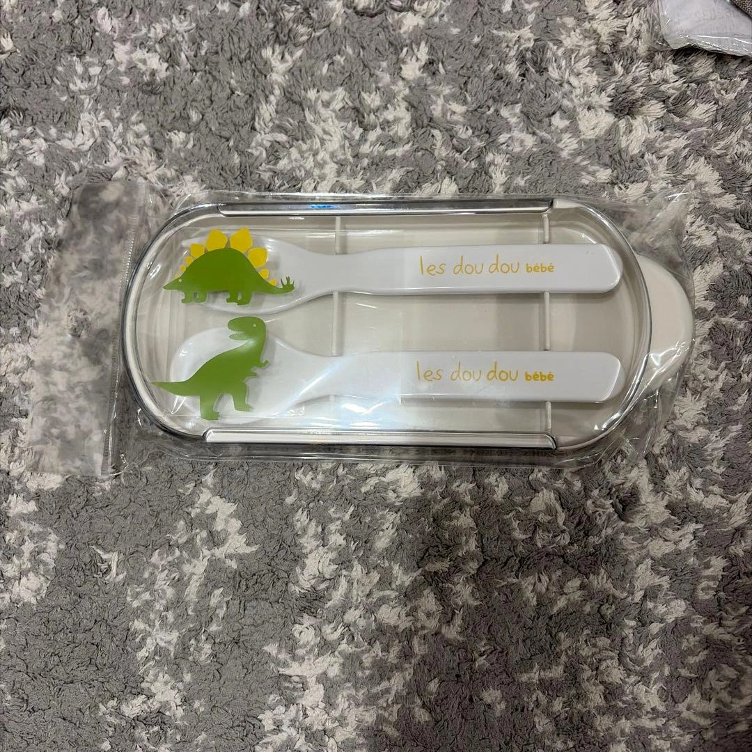 【新品4点セット】合計7480円 恐竜 弁当箱 巾着 フォークスプーン クロスの写真5枚目