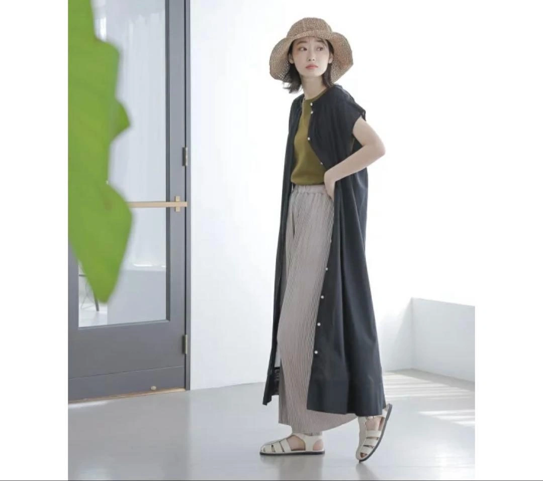 【新品】LACOLE★形が変わる★つば広★麦わら帽子 ストローハットの写真2枚目