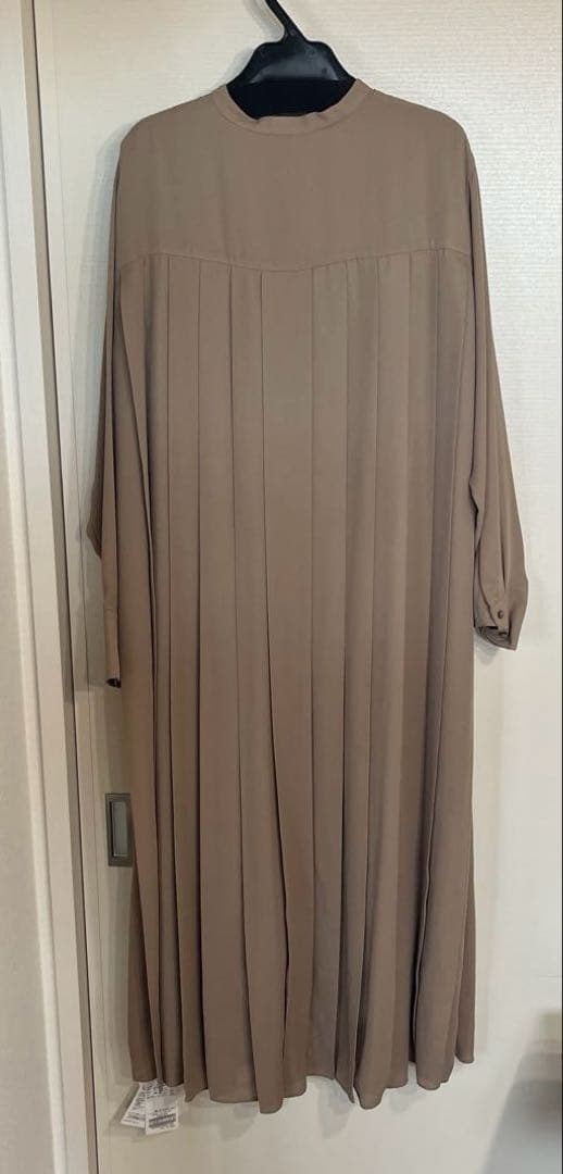 【タグ付き新品】定価18700円 バックプリーツワンピース 結婚式 パーティーの写真6枚目