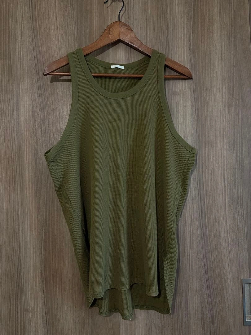 【美品】GU カーキ タンクトップ UNIQLO 無印良品の写真2枚目