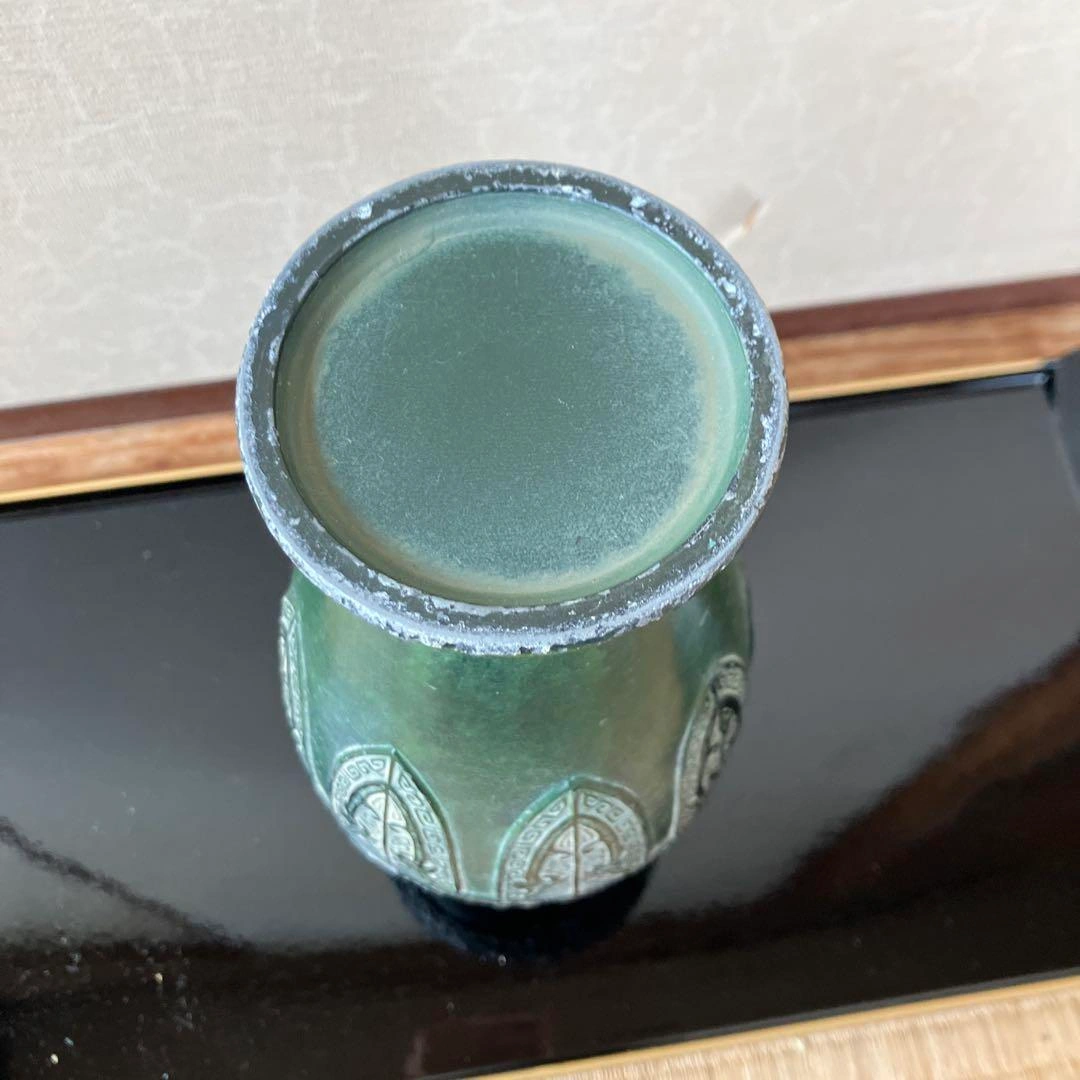 青銅花瓶 菊紋入りの写真5枚目