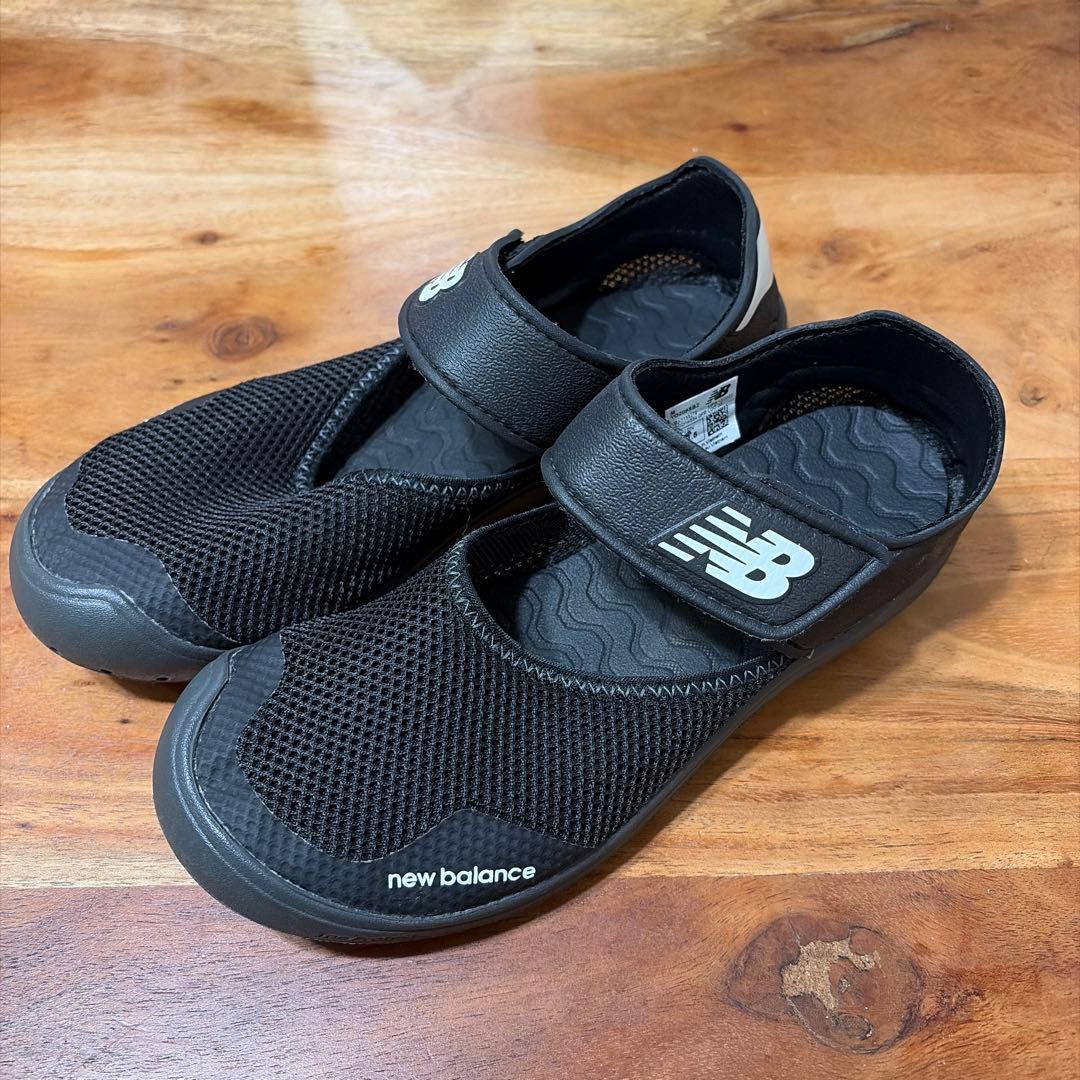 【美品】new balance 水陸両用サンダル　21.5センチ