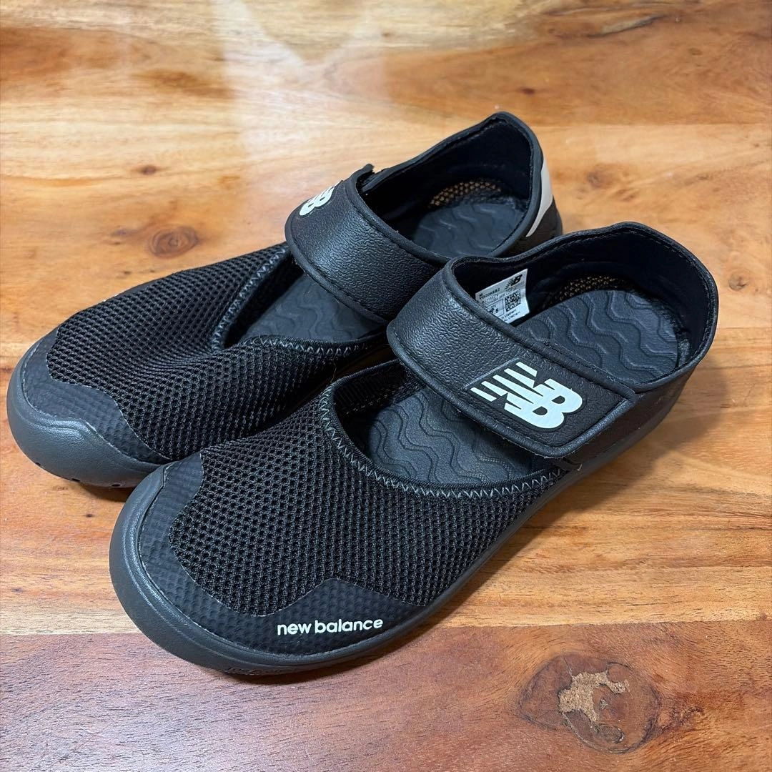 【美品】new balance 水陸両用サンダル 21.5センチ