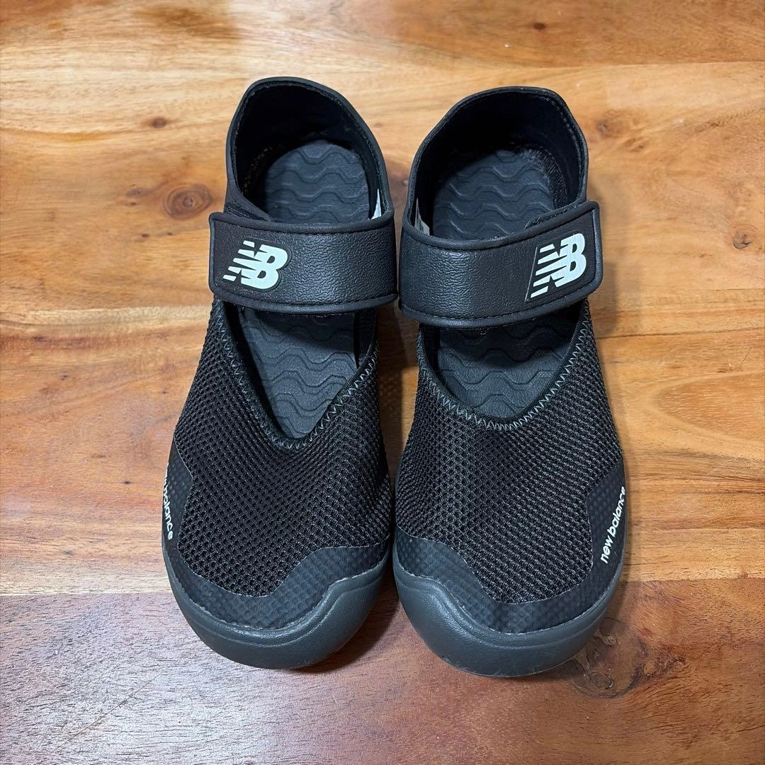 【美品】new balance 水陸両用サンダル 21.5センチの写真2枚目