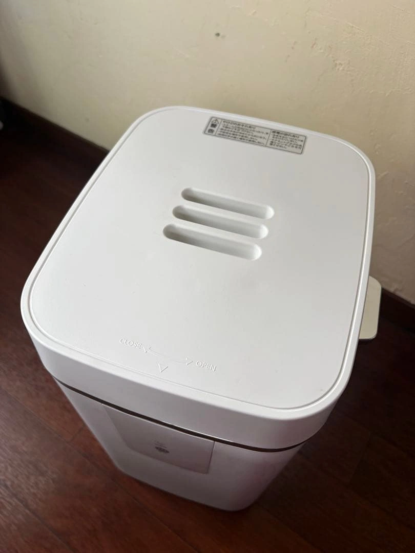 ホワイト スチーム式加湿器の写真2枚目