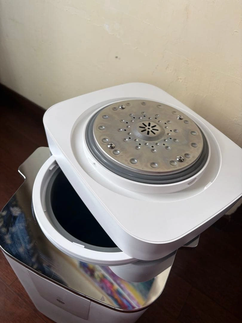 ホワイト スチーム式加湿器の写真3枚目