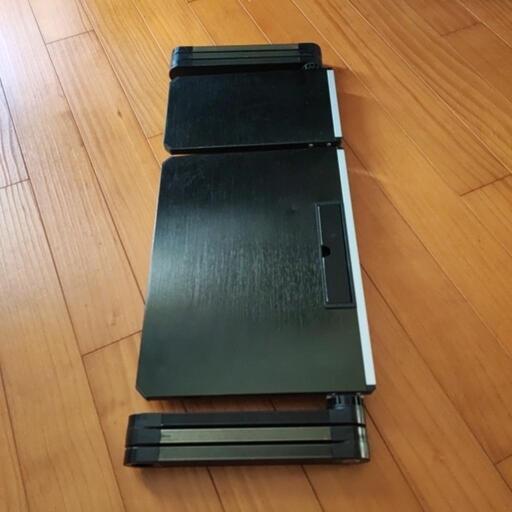 サンワサプライ 軽量折り畳みPCデスクの写真3枚目