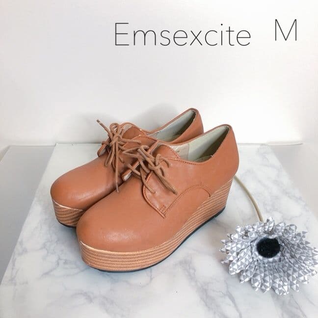 Emsexcite M ブラウン ウェッジソール シューズ