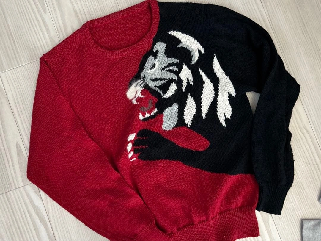 赤と黒の虎刺繍ニットセーター M ビンテージ