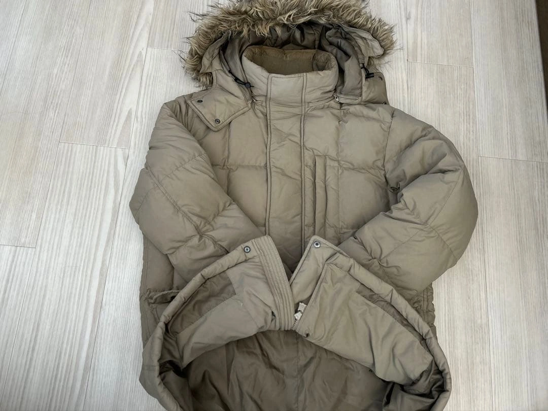 ユニクロ メンズ ベージュ ダウンジャケット フェイクファー付き Lサイズの写真3枚目