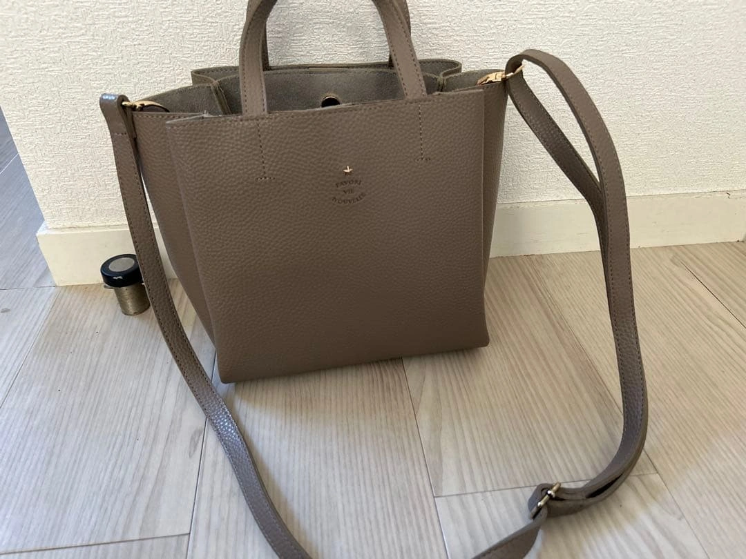 ファボリ 本革 美品バッグ