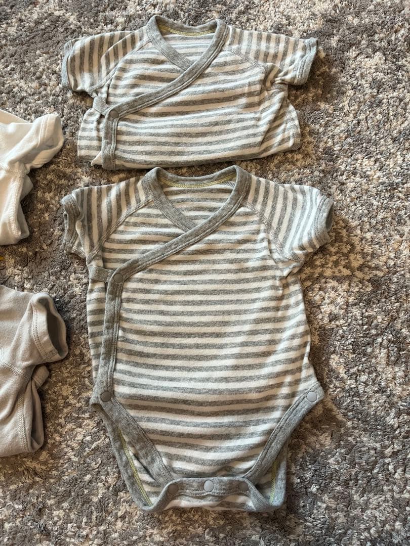 【4枚セット】UNIQLO ベビー肌着 ロンパース 60の写真3枚目