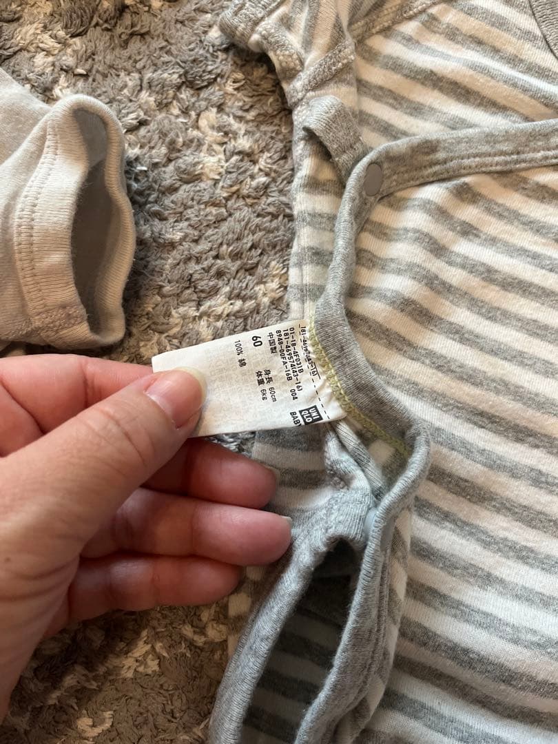 【4枚セット】UNIQLO ベビー肌着 ロンパース 60の写真4枚目