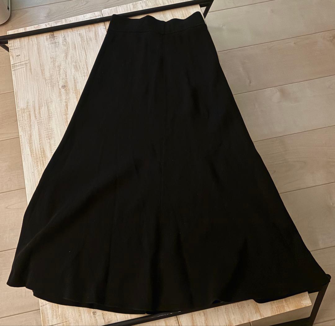 【美品】UNIQLO ブラックフレアスカート