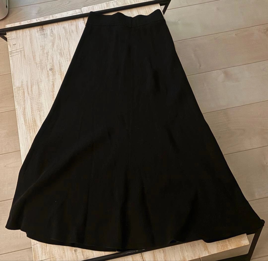 【美品】UNIQLO ブラックフレアスカート