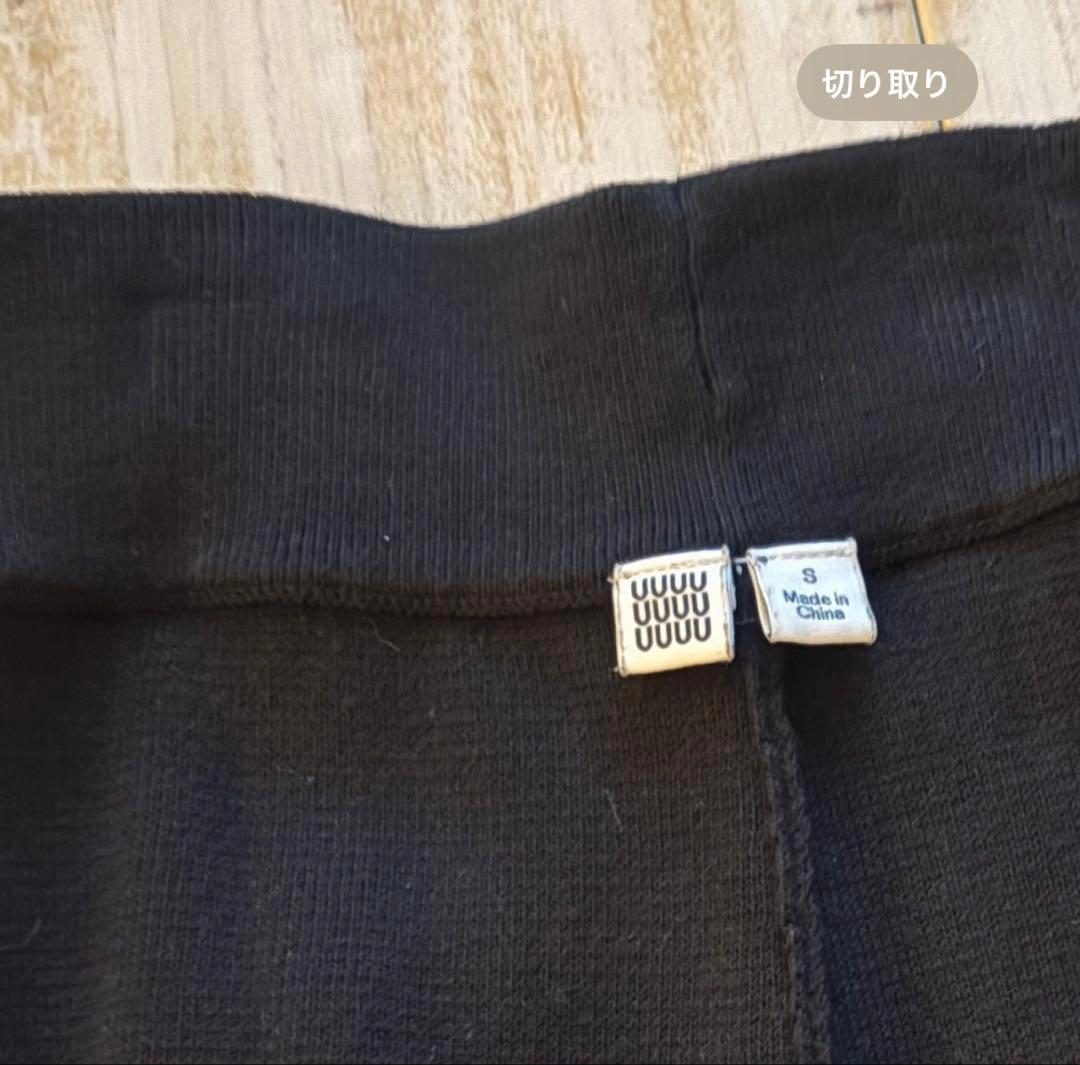【美品】UNIQLO ブラックフレアスカートの写真4枚目