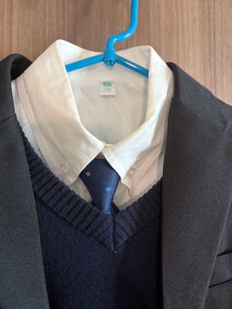 【5点セット】フォーマルスーツ　ニットベスト　130サイズ　UNIQLO GUの写真3枚目