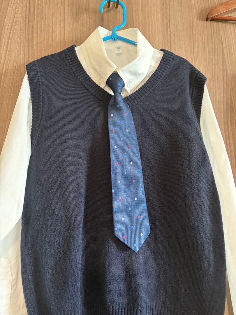 【5点セット】フォーマルスーツ　ニットベスト　130サイズ　UNIQLO GUの写真6枚目
