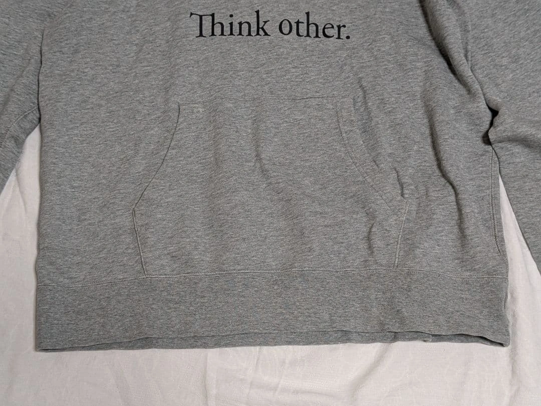 ユニクロ I AM OTHER パーカー XL グレー Think Otherの写真6枚目