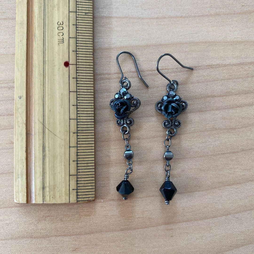 ピアス 黒 薔薇の写真2枚目